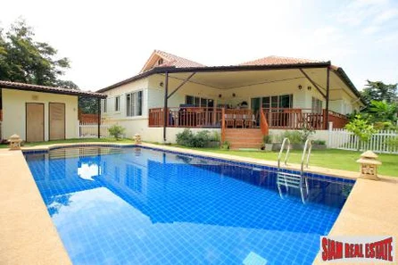 Spacious 4 bedroom family home with swimming pool for sale in Chiang Mai