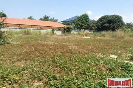 Beautiful Plot of Land in a Prime Area in Pattaya with Access to Road-Near Macro, Big C, Tesco Lotus