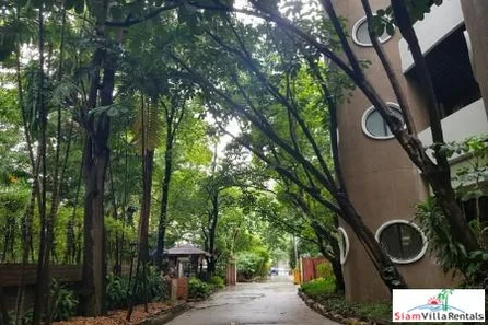 Siri  Wireless Apartment | City Living and a Garden Setting in this Two Bedroom Lumphini Apartment for Rent